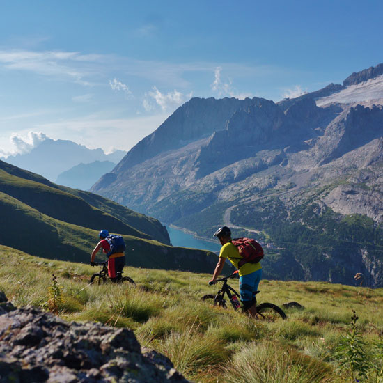 MTB-Trekking durch die Highlights der Dolomiten MTB-Trekking durch die Highlights der Dolomiten